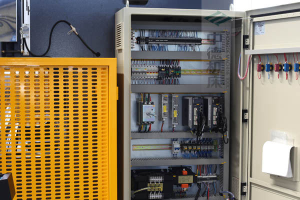 ZDPE8025-ESTUN原廠適配電氣箱總成，抗干擾能力強(qiáng)，電氣運(yùn)行穩(wěn)定.jpg